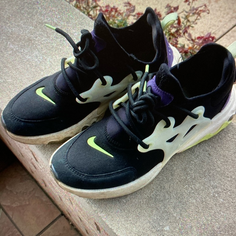 Nike tennis shoes